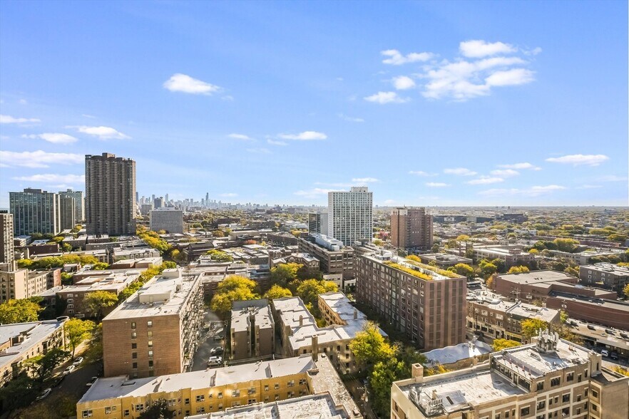 Building Photo - 3930 N Pine Grove Ave