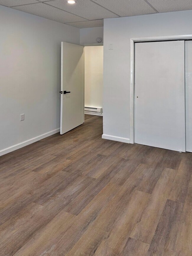 Building Photo - 1002 S 6th St