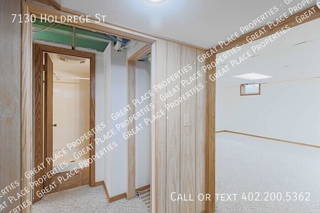 Building Photo - 7130 Holdrege St