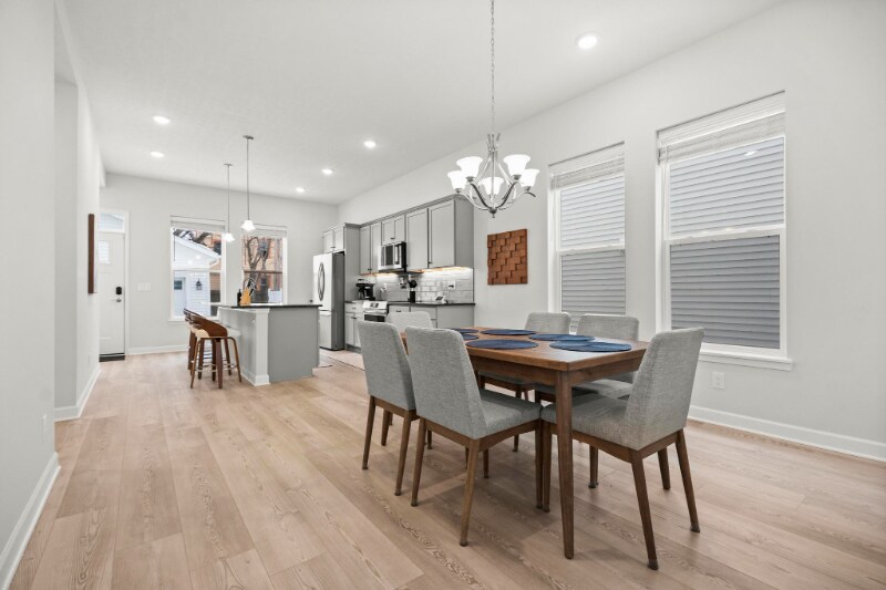 Building Photo - 2273 E 100th St