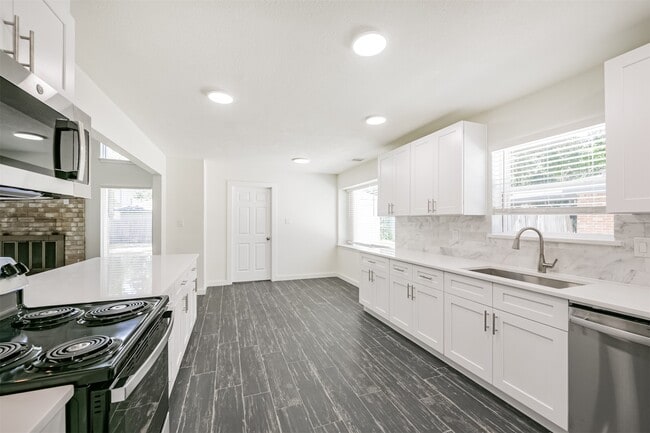 Building Photo - 19507 Spoonwood Dr