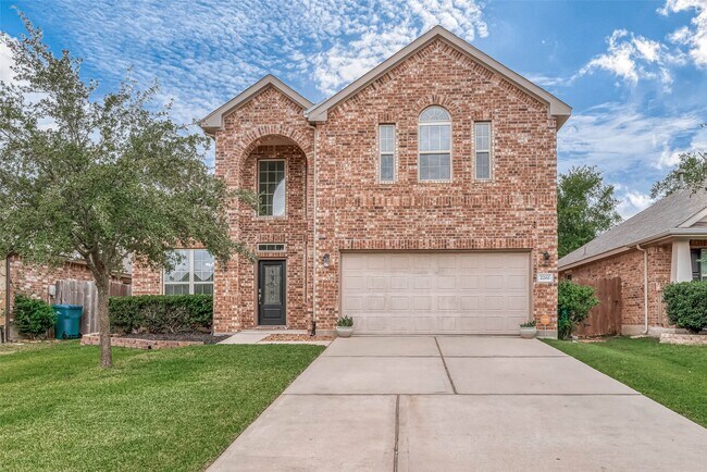 Building Photo - 2261 Oak Cir Dr N