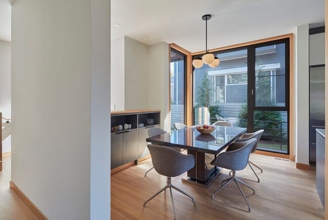 Building Photo - 76 Holworthy St