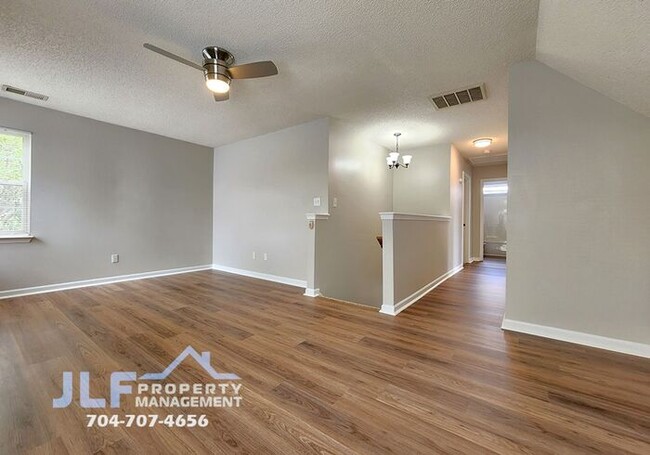 Building Photo - PRICE IMPROVEMENT- Beautiful 3/2.5 Home in...