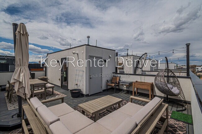 Building Photo - 3245 W 17th Ave