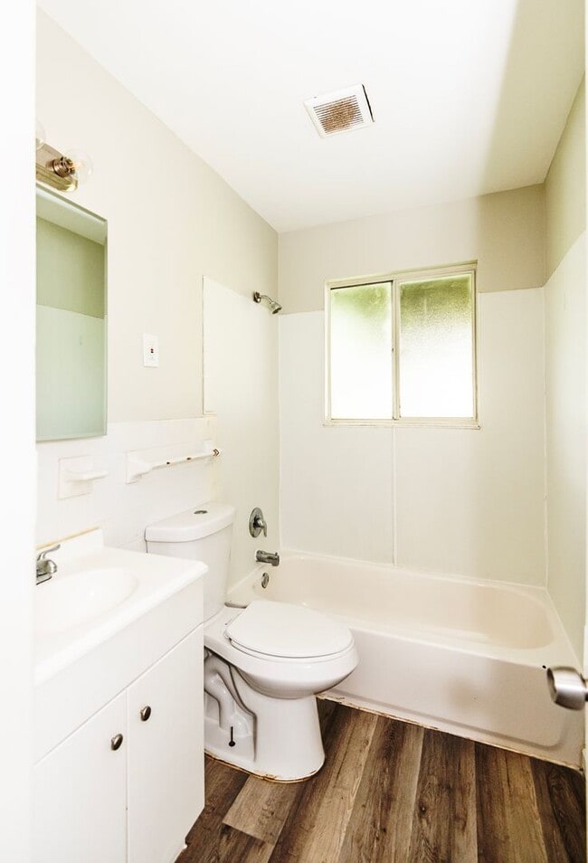 Building Photo - Charming & Affordable 3-Bedroom Home for L...