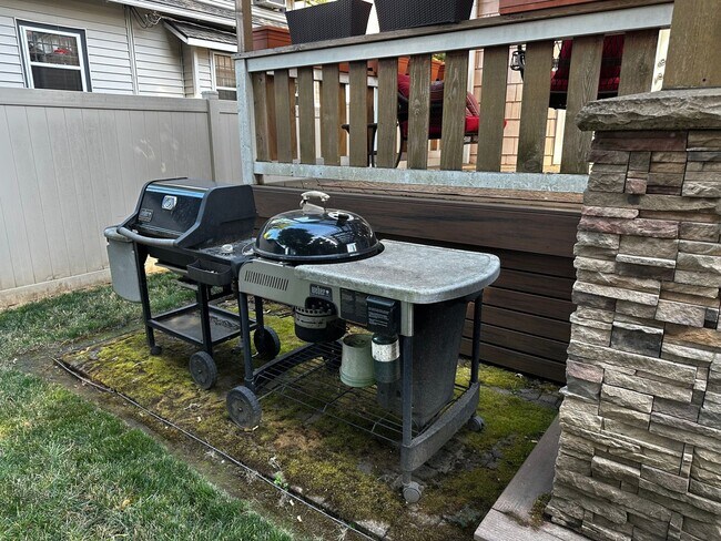 Building Photo - WestMoreland Gem! Portland Original, Huge deck, great backyard pets ok!