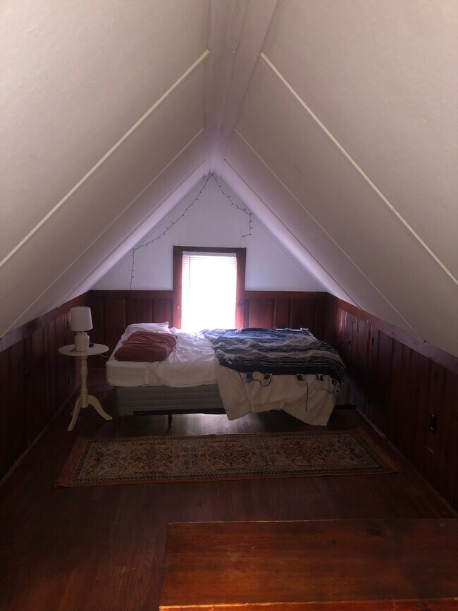 1 bedroom-loft bed room - 509 E Buffalo St