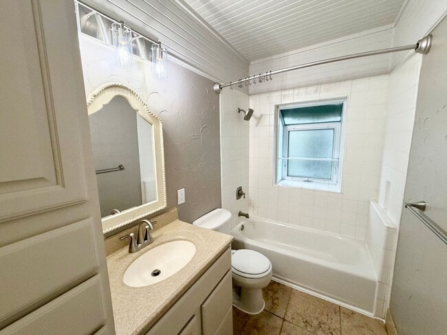 Building Photo - Spacious 3 bedroom with its own micro-park!