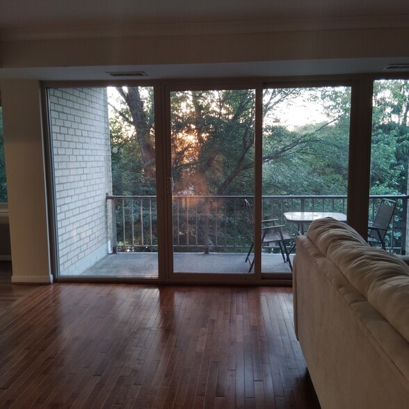 Building Photo - 14622 Bauer Dr