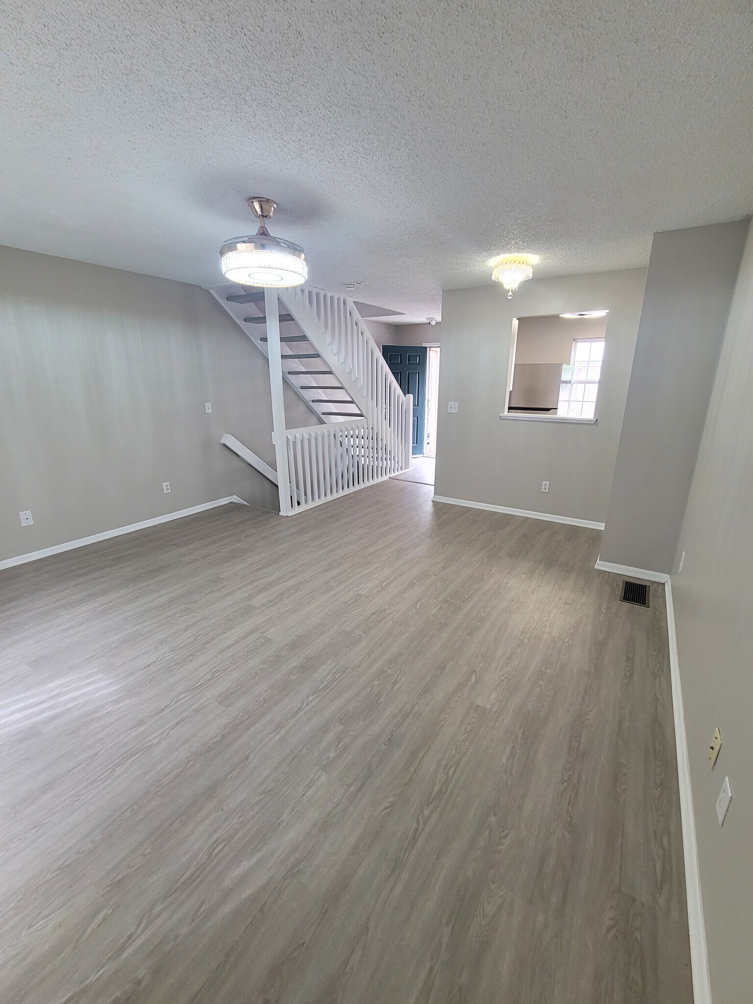 Building Photo - 1730 Ridgebury Dr