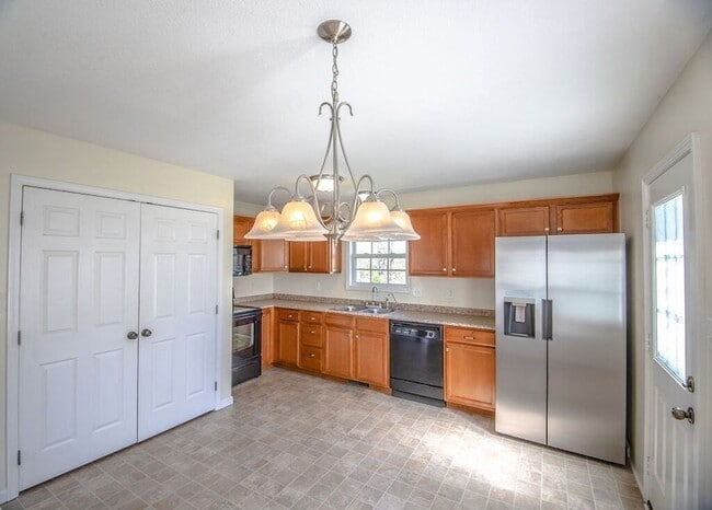 Building Photo - 955 Russet Dr
