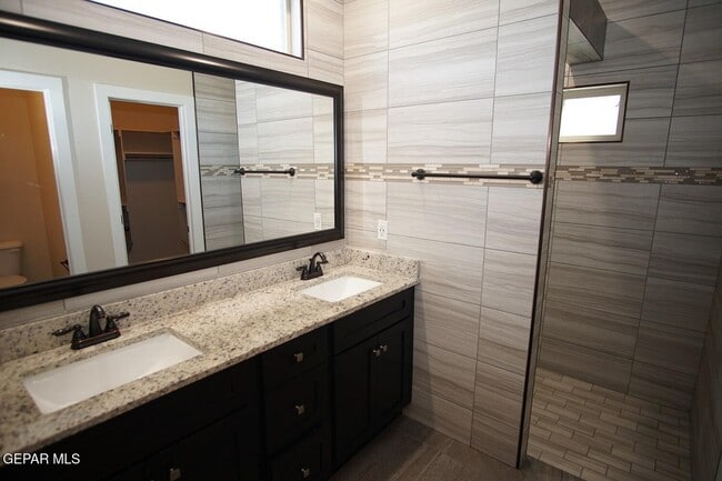 Building Photo - 14829 David Latin