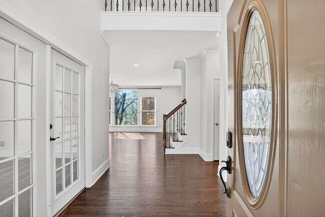 Building Photo - 1200 Cresthaven Ln NW