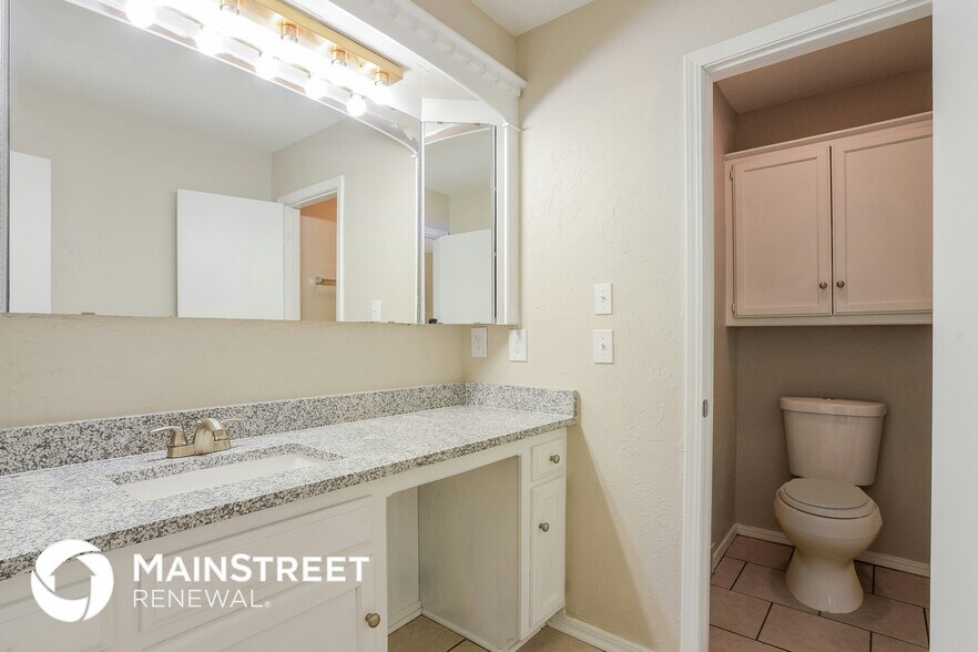 Building Photo - 300 3 Oaks Dr