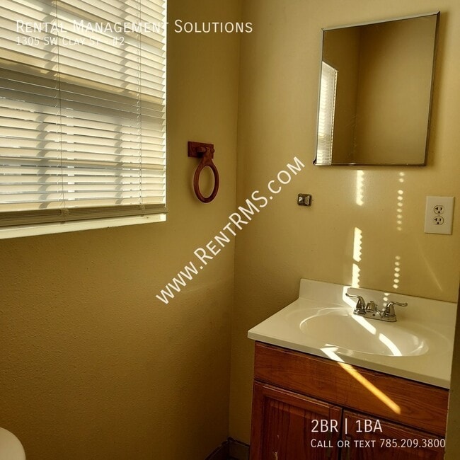 Building Photo - 1305 SW Clay St