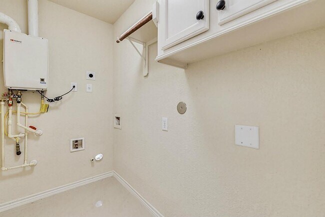 Building Photo - 4734 Benning Dr