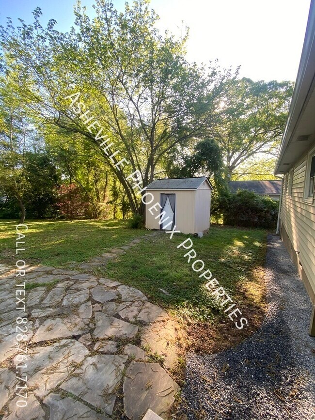 Building Photo - 726 Fairview Rd