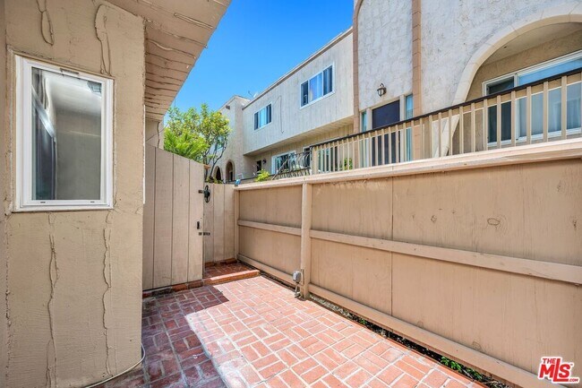 Building Photo - 8025 Redlands St