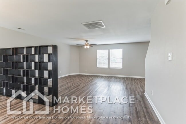 Building Photo - 29946 Glenrose Way