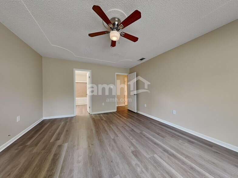 Building Photo - 138 Lions Gate Rd