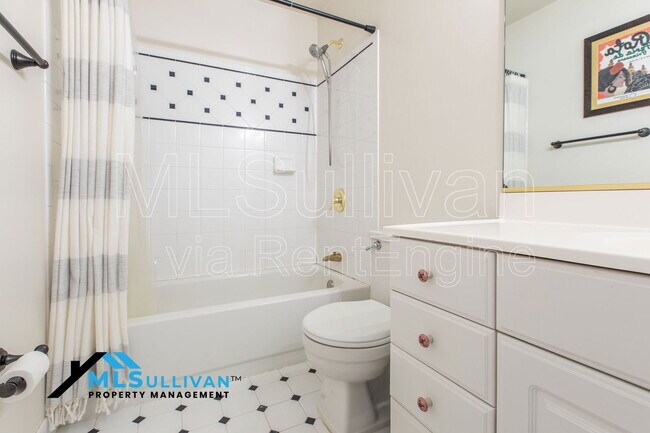 Building Photo - 5623 Lake Elton Rd