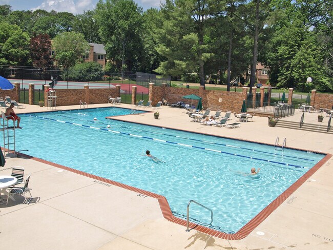 Building Photo - 11315 Commonwealth Dr