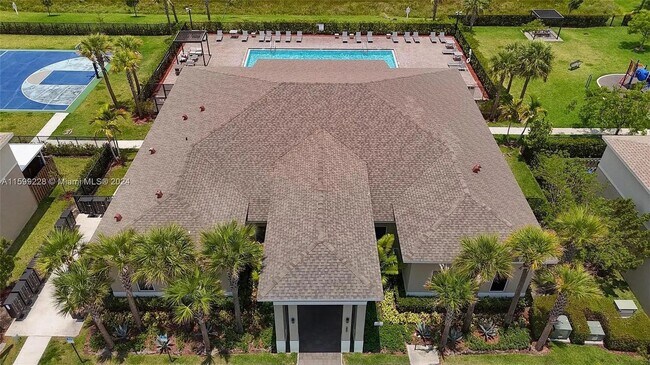 Building Photo - 389 NE 5th Pl