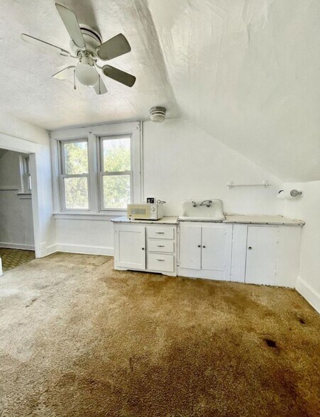 Building Photo - 806 E Loomis St