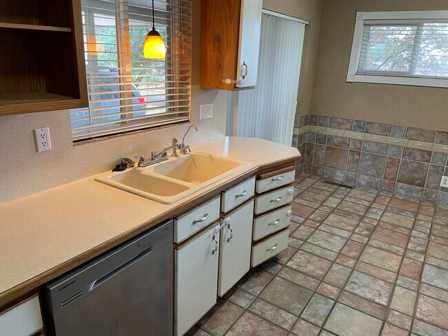 Building Photo - 2193 Penman Ln