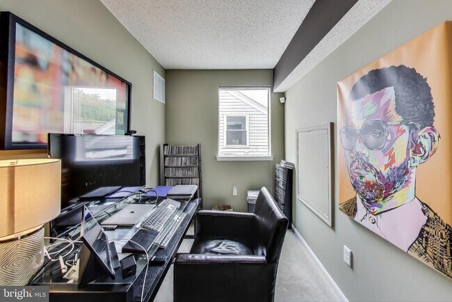 Building Photo - 10021 Vanderbilt Cir