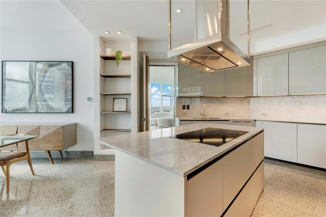 Building Photo - 18201 Collins Ave