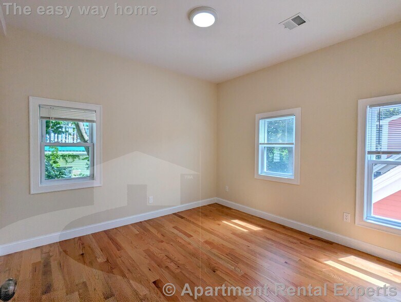 Building Photo - 2 Sacramento Pl