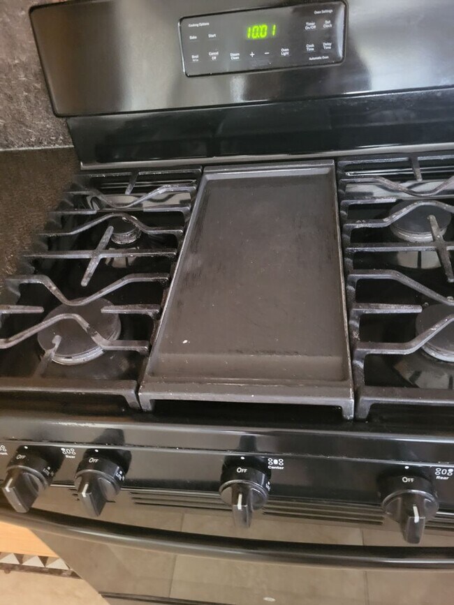 Building Photo - 5049 Pine Lake Ct