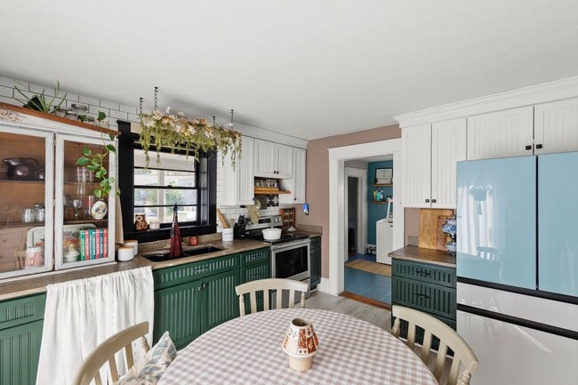 Building Photo - 308 W Main St