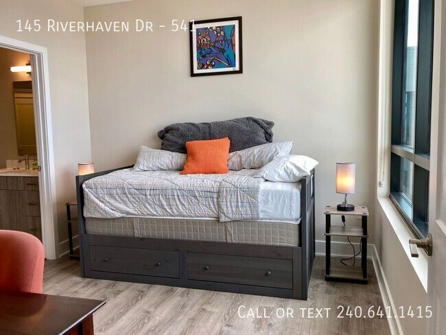 Building Photo - 145 Riverhaven Dr