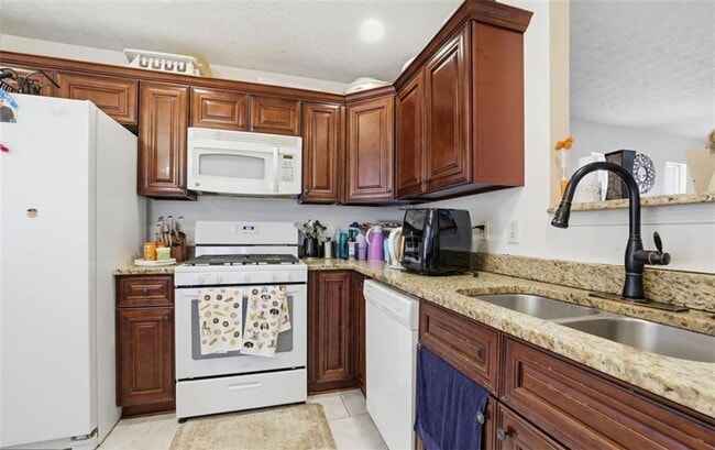 Building Photo - 205 Oak Grove Way
