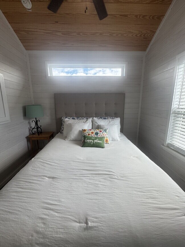 Building Photo - Tiny home at the Hamlet in Simple Living