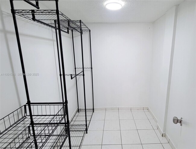 Building Photo - 10090 NW 80th Ct