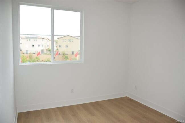 Building Photo - 1630 Saratoga Ln