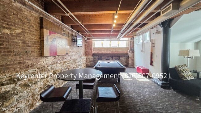 Building Photo - Cozy Downtown Studio | Heart of the City