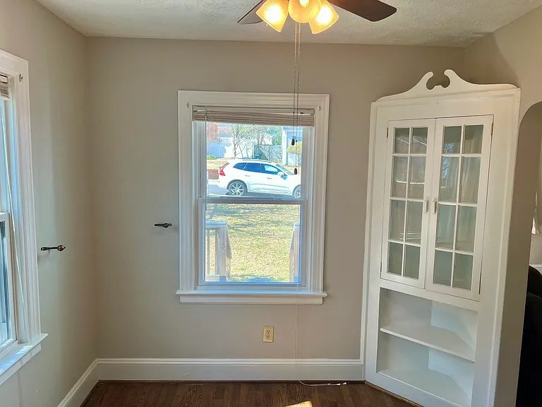 Building Photo - 435 Rollingwood Cir