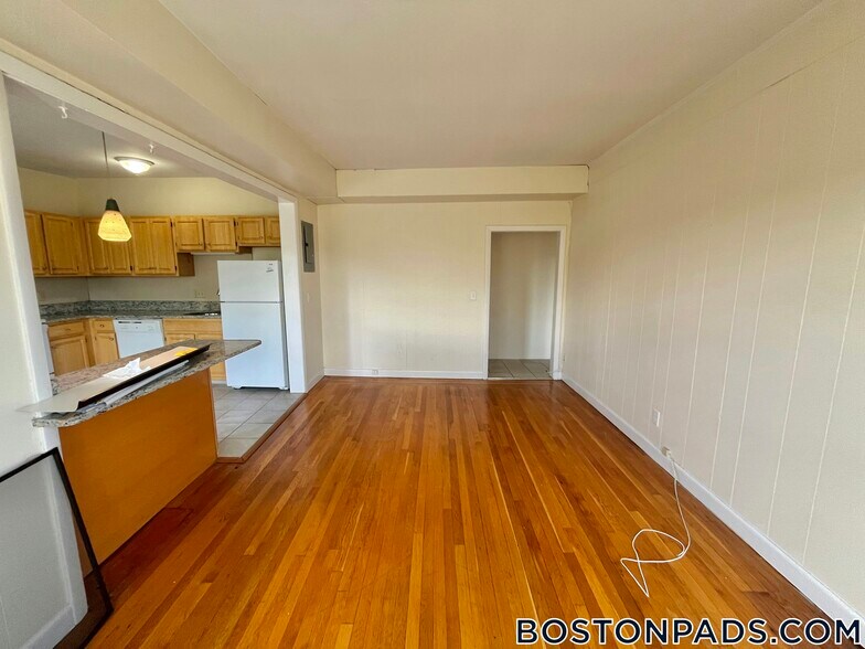 Building Photo - 1131 Commonwealth Ave