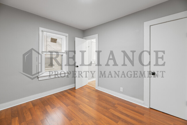 Building Photo - 119 S Custer Ave