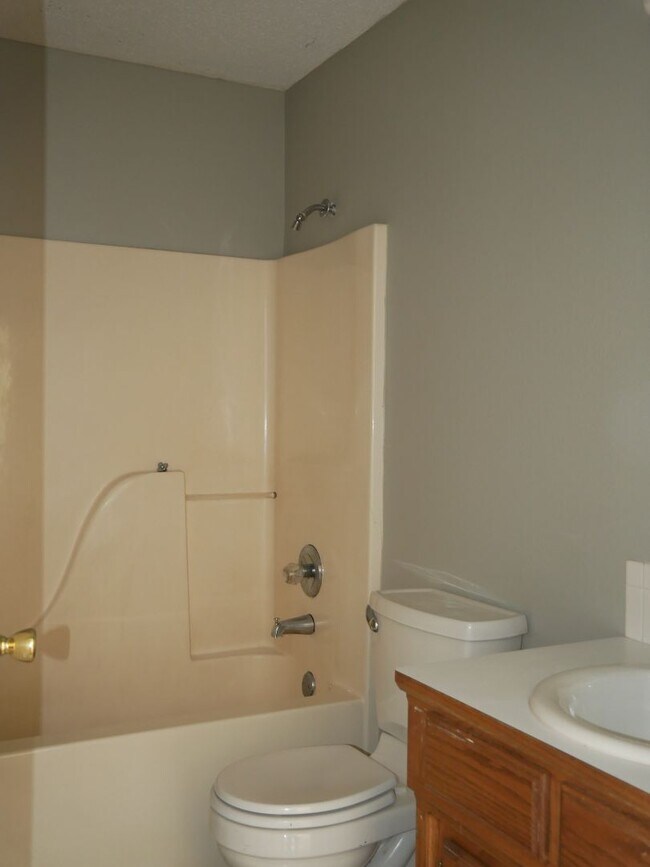 Building Photo - Allynne Ct Duplex