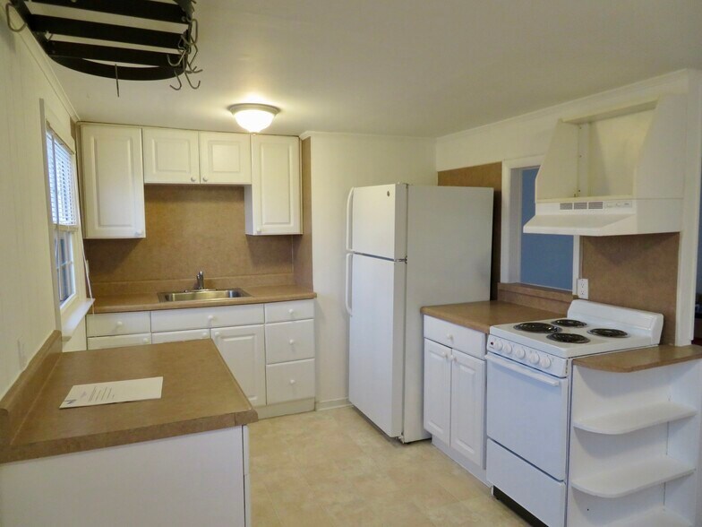 Kitchen - 111 W Brigantine Ave