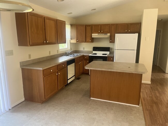 Building Photo - 402 Bumble Bee Ln