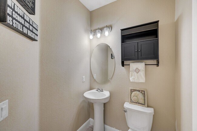 Building Photo - Beautiful 3BR Toscana Home
