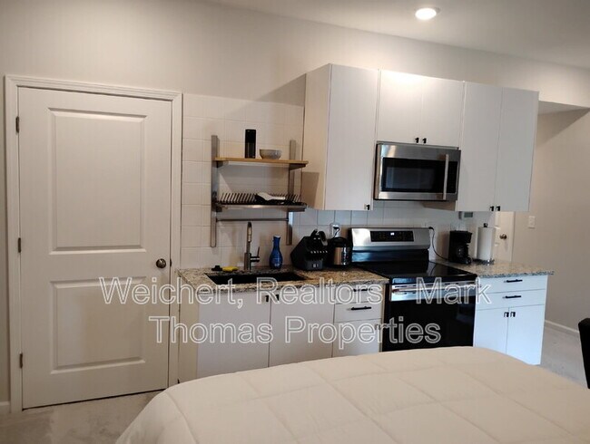 Building Photo - 1035 Manorhaven Dr