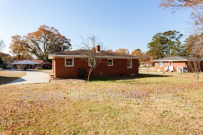 Building Photo - 704 Joyner St